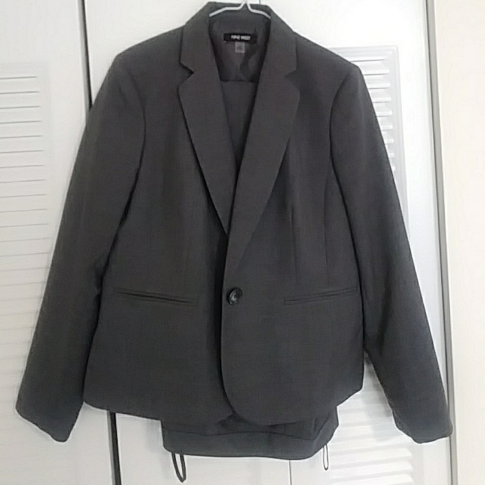 2-Piece women want suit